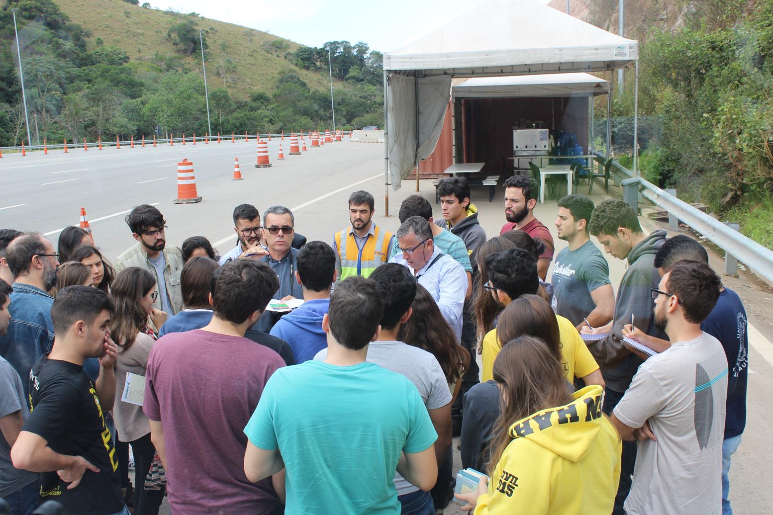 Tamoios recebe visita de alunos da Universidade São Judas Tadeu ::  Concessionária Tamoios