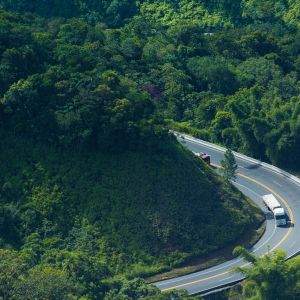 Concessionária Tamoios revitaliza pavimento no trecho de Serra da Tamoios