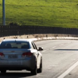 Demolição de rochas exige interdição temporária da Rodovia dos Tamoios, no trecho de Paraibuna (SP)