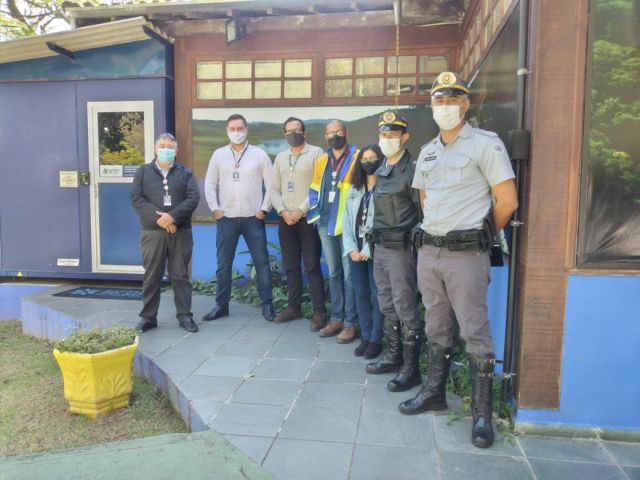 Novo comandante da 3ª Companhia do 6º Batalhão da PMRv  visita Centro de Controle Operacional da Tamoios