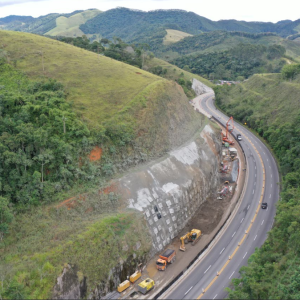 Obras no trecho de planalto da Rodovia dos Tamoios estão avançando