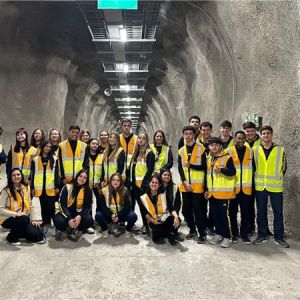 Alunos do Colégio Objetivo de Pindamonhangaba visitam Concessionária Tamoios