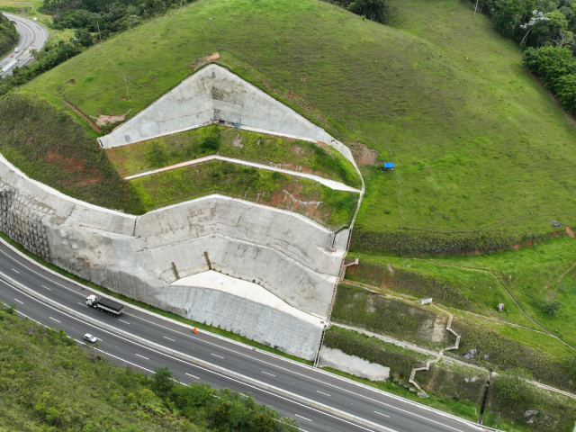 Trecho do km 52 da Rodovia dos Tamoios tem obra finalizada