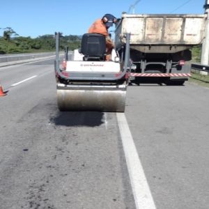 Operação da Rodovia dos Tamoios inclui atividades diárias de conservação e manutenção das vias