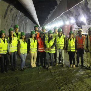 Alunos da UNIP visitam obras da Rodovia dos Tamoios