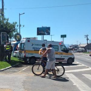 Blitz Educativa orienta pedestres e ciclistas sobre travessia segura