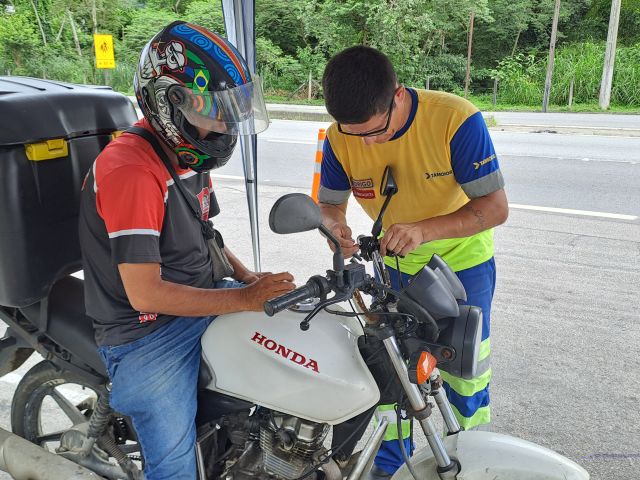 Tamoios e Polícia Rodoviária realizam Blitz Educativa com motociclistas