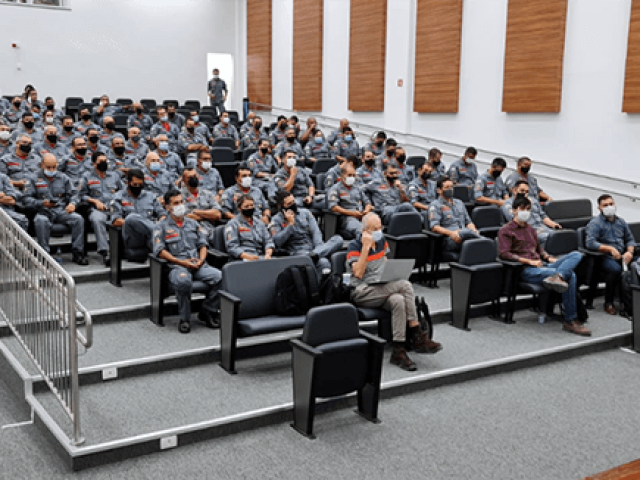 Corpo de Bombeiros recebe capacitação teórica a respeito do novo complexo de Túneis da rodovia dos Tamoios