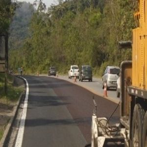 Obras de revitalização do pavimento têm prosseguimento em trecho de Serra da Rodovia dos Tamoios