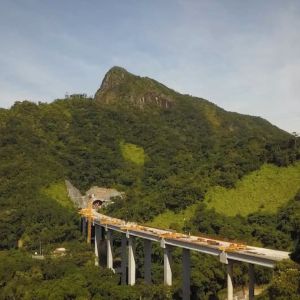 Assista ao vídeo sobre a construção do Viaduto 5 da Serra Nova