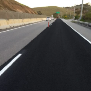 Recuperação de pavimento na Rodovia dos Tamoios traz mais segurança para o usuário
