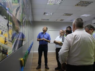 Representantes da ARTESP visitam obras da Tamoios