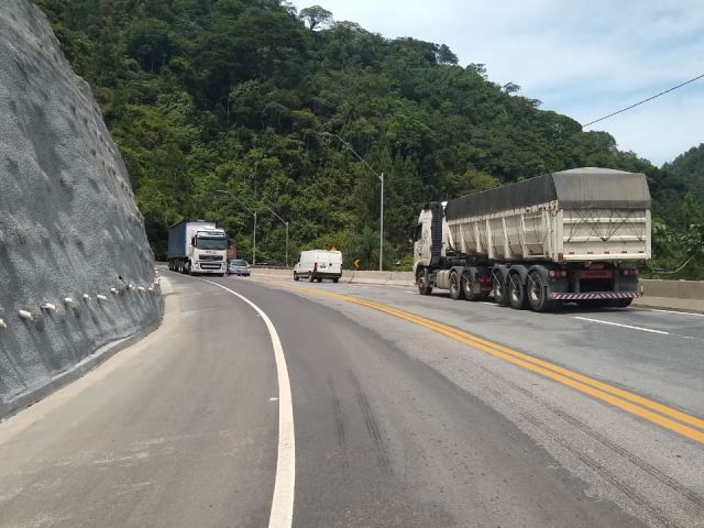 Curvas do km 79 no trecho de Serra da Tamoios foram ampliadas
