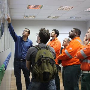Profissionais da Transpetro visitam Centro de Controle Operacional e obras de duplicação da Tamoios