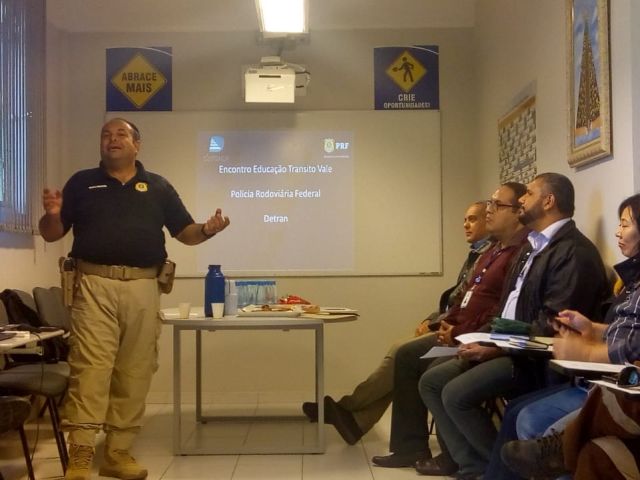 Representante da Concessionária Tamoios participa de reunião com entidades de trânsito da região