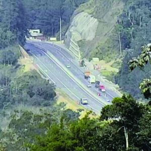 Nesta quarta-feira (25), a Rodovia dos Tamoios será interditada na altura de Paraibuna