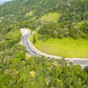 Aniversário de São Paulo: expectativa de tráfego na Rodovia dos Tamoios é de 140 mil veículos durante o feriado