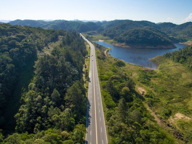 Rodovia dos Tamoios tem operação especial no feriado da Proclamação da República