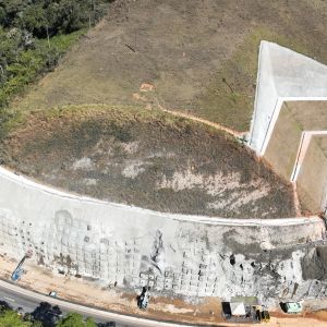 Obras no trecho de planalto da Rodovia dos Tamoios avançam entre desafios