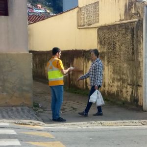 Concessionária Tamoios realiza Blitz Educativa em faixa de pedestres de Paraibuna