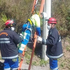 Equipe de Segurança do Trabalho realiza simulado de queda de altura na Tamoios
