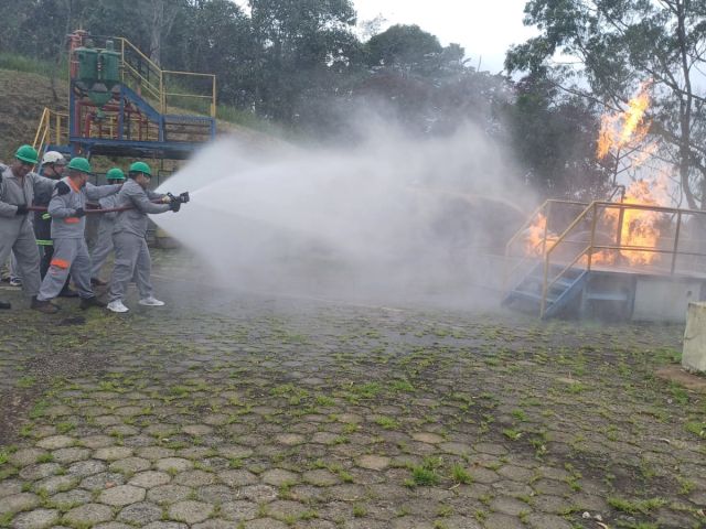 Brigada de Incêndio Avançada da Tamoios participa de treinamento